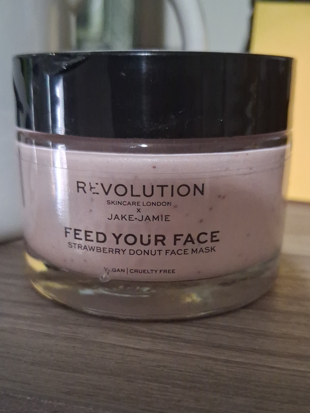 Revolution Feed Your Face Strawberry Donut Mask - Light Pink